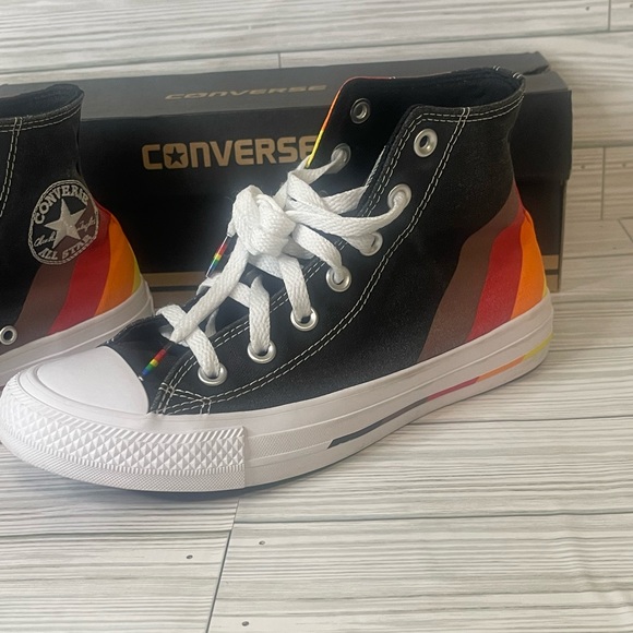 ✨Converse✨ Pride Theme Hightop - Picture 6 of 14